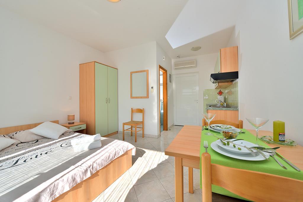 Sara Apartments Petrcane Kamer foto