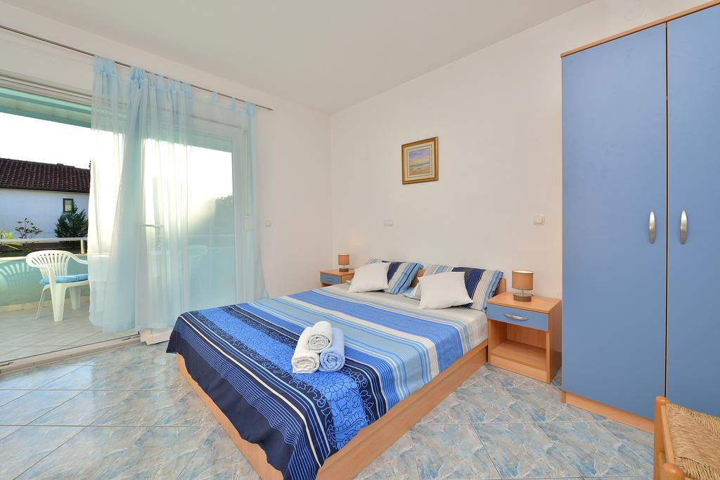 Sara Apartments Petrcane Kamer foto